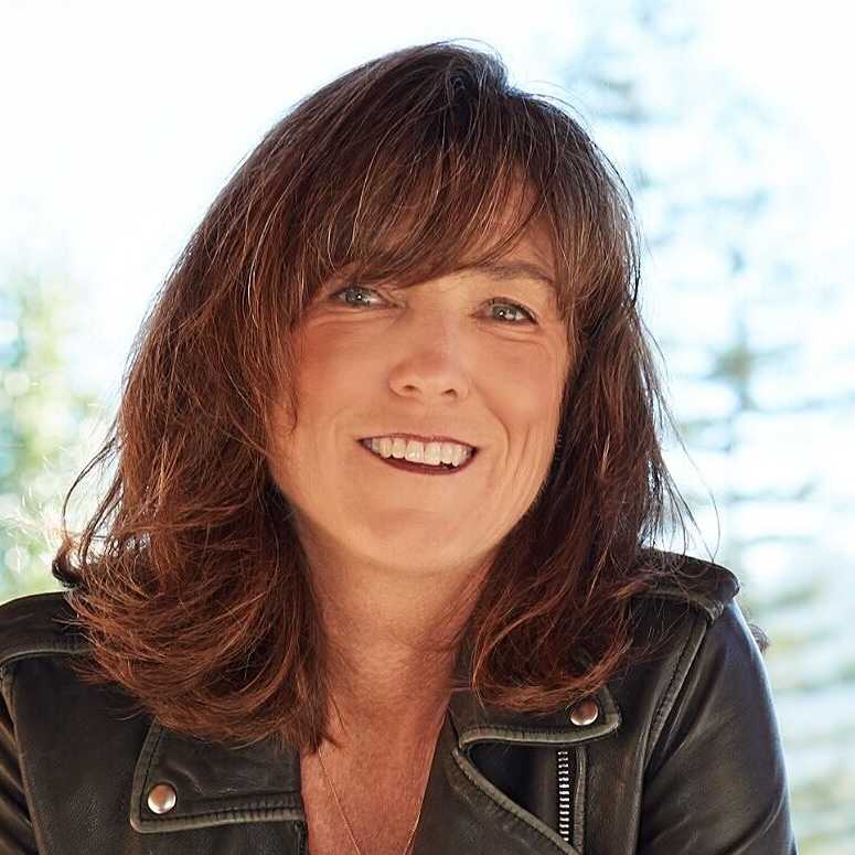 Linda Yates' headshot